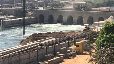 محافظ أسيوط يشيد بنسب التنفيذ بمشروع قناطر ديروط الجديدة والانتهاء من تنفيذ 47 %