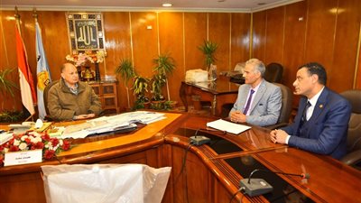 محافظ أسيوط يلتقي وكيل وزارة الزراعة ويطالبه بالنهوض بالحفاظ على الأراضي من التعديات