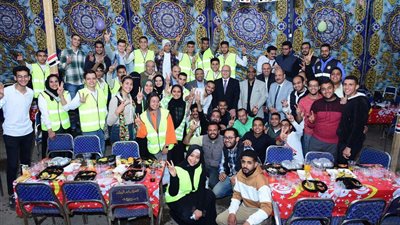 النعماني يشارك رفقاء الخير بإفطار رمضان عقب توزيع 1000وجبه على مرضي مستشفيات جامعة سوهاج