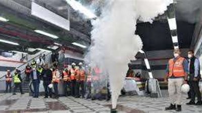 الأنفاق تجرى تجربة اختبارات الحريق وسحب الأدخنة بمحطات المترو