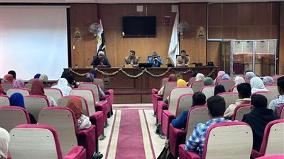 تنفيذاً لمبادرة اعرف آثار بلدك.. جامعة سوهاج تنظم سلسلة من الندوات لتنمية الوعي الأثري لدى الطلاب