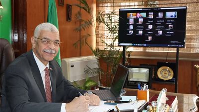 رئيس جامعة المنوفية يعقد اجتماعه الشهرى بعمداء الكليات اونلاين