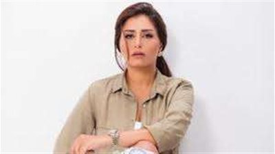 منة فضالي تطلب الدعاء لوالدتها: داخلة عملية كبيرة