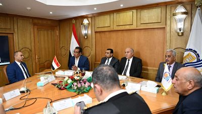 «الداودي» يبحث تطوير الهوية البصرية لمحافظة قنا