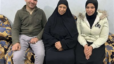 الأم المثالية على الجمهورية: مات زوجي وابني وربيت بناتي الثلاثة بمشروع تربية الطيور