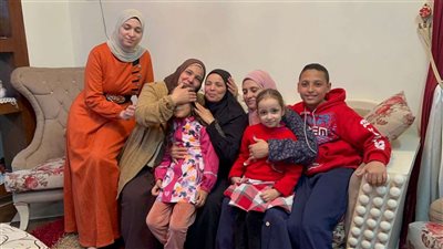 الأم المثالية بأسيوط: مات زوجى وكافحت من أجل تربية أبنائى ورعاية حماتى المسنة