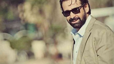 كريم عبد العزيز يكشف عن صفات لا يعرفها الكثيرون! (فيديو)