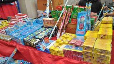 ضبط ربة منزل بتهمة الإتجار في الألعاب النارية بالمنيا