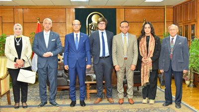 رئيس جامعة أسيوط يستقبل وفدًا من السفارة الفرنسية بالقاهرة لتعزيز سبل التعاون الأكاديمي والعلمي