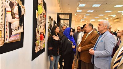 محافظ أسيوط يفتتح معرض الفنون التشكيلية 