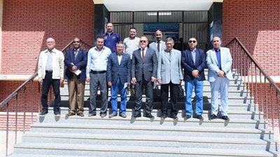 النعمان يتابع سير العمل بمركز الخدمات الإلكترونية والمعرفية بجامعة سوهاج