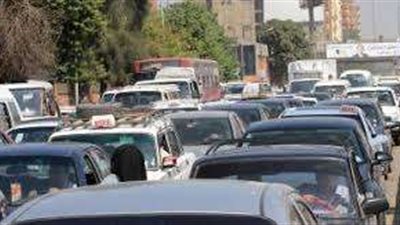 النشرة المرورية.. كثافات متحركة للسيارات بمعظم محاور القاهرة والجيزة