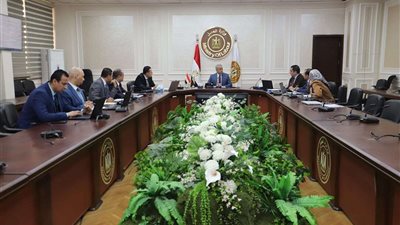 وزير العمل يترأس اجتماع اللجنة المُختصة بصياغة الملاحظات الواردة من ممثلي أصحاب الأعمال والعمال