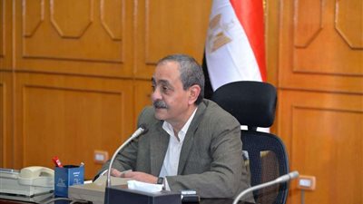 «بشارة» يعتمد تعريفة الركوب الجديدة لسيارات الأجرة والتاكسي بالإسماعيلية