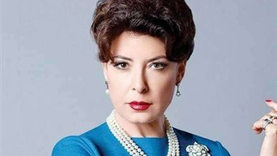 رحلة فنية تبدأ من الخيال.. أنوشكا تحقق حلم فرشاة الشعر على المسرح