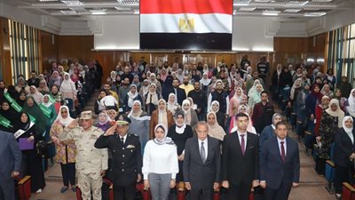 محافظ القليوبية يشهد احتفالية عيد الأم ويكرم عدد من الأمهات المثاليات