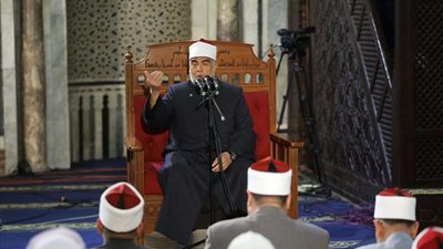 درس التراويح بالجامع الأزهر يدعو إلى استغلال رمضان في مدارسة سنة النبي والعمل بها