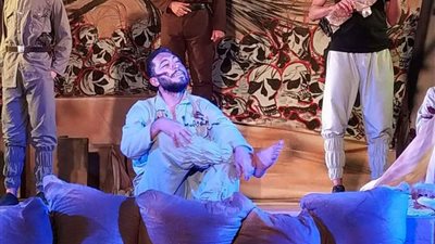 العرض المسرحي ثورة الموتى يختتم فاعليته بقصر ثقافة بأسيوط