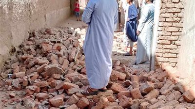 ملحقوش يفطروا.. إصابة 7 أشخاص في إنهيار منزل بقنا