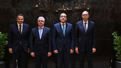 رئيس الوزراء يشهد توقيع اتفاقية إطارية بشأن إقامة مصنع 