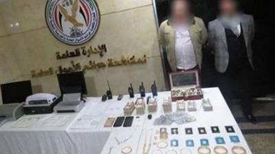 منتحلين صفة مسؤول حكومي.. القبض على شخصين للنصب على مواطنين بزعم إنهاء مصالحهم