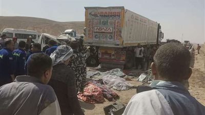 جثث مرصوصة على الأسفلت.. ماذا حدث على الطريق الإقليمي؟ (صور)