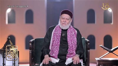 طفلة تسأل: بسرح كتير فى الصلاة أعمل ايه؟.. علي جمعة يرد
