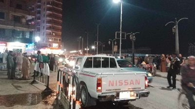 اشتعال النيران بسيارة ملاكي في ميدان العروسة بقنا