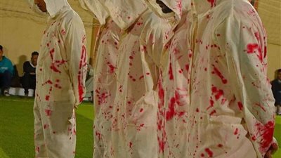 ملابس ملطخة بالماء وعلم فلسطين.. فريق بدورة رمضانية بقنا يدعم أهالي غزة بطريقة جديدة | صور