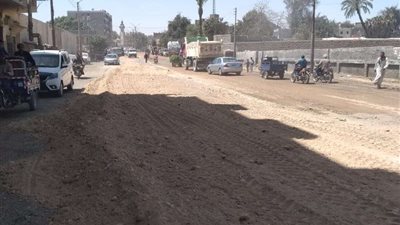 حملة موسعة لتمهيد وتسوية طريق الجبانات بعرب المدابغ بأسيوط
