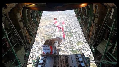 مصر تواصل أعمال الإسقاط الجوى للمساعدات الإنسانية على قطاع غزة