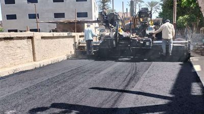 استمرار أعمال التطوير بشوارع مركز البداري بأسيوط