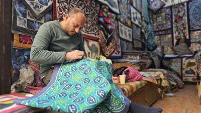 فن الخيامية| رحلة تاريخية من كسوة الكعبة إلى خطر الاندثار .. صور