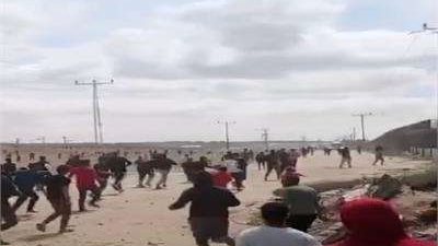 آلاف الفلسطينيين يهاجمون شاحنات مساعدات كانت في طريقها لمخازن تابعة لحماس| فيديو