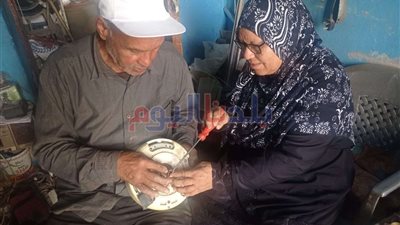 الزوجة الجدعة رزق.. الأسطى فوزية أول كهربائية بقنا: «بساعد جوزي ونفسي نطلع عمرة»