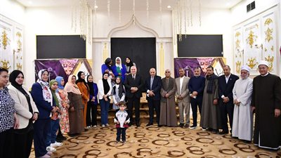 احتفالا بيوم اليتيم وعيدالفطر.. محافظ قنا يزور فتيات دار الرحمة بنجع حمادي