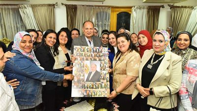 محافظ أسيوط يلتقي خريجات الأكاديمية الوطنية برنامج المرأة تقود في المحافظات