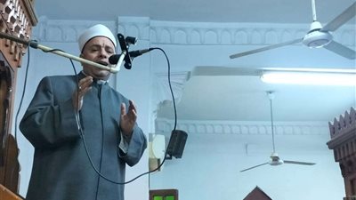 وكيل أوقاف سوهاج يؤدي صلاة عيد الفطر المبارك بمسجد الشرطة