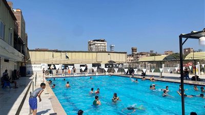 حمامات السباحة بالقليوبية تشهد إقبالا كبيرًا في ثالث أيام عيد الفطر