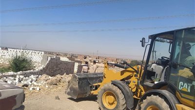 تنفيذ إزالات لـ 5 حالات تعدي على أراضي زراعية ومخالفة بناء بأسيوط