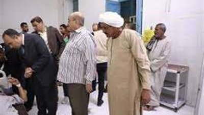 خروج عدد من مصابي حادث انفجار أسطوانة بوتاجاز بحفل زفاف بالمنيا