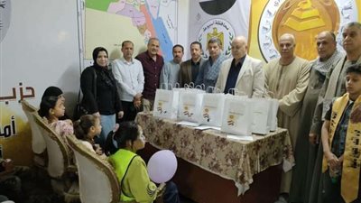 أمانة مركز البداري بحزب الشعب الجمهوري بأسيوط توزع الهدايا على الأطفال خلال احتفالات عيد الفطر