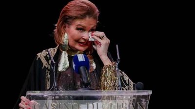 «لو مكنتش جيت كنت هندم».. يسرا تبكي أثناء تكريمها في مهرجان بيروت|تفاصيل