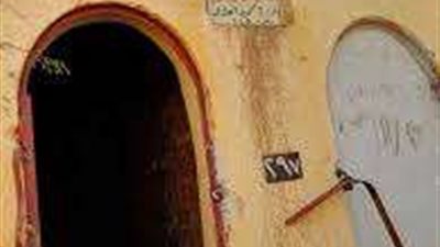 تتزعمهم سيدة.. التحقيق مع متهمين بسرقة أبواب المقابر بالشرقية