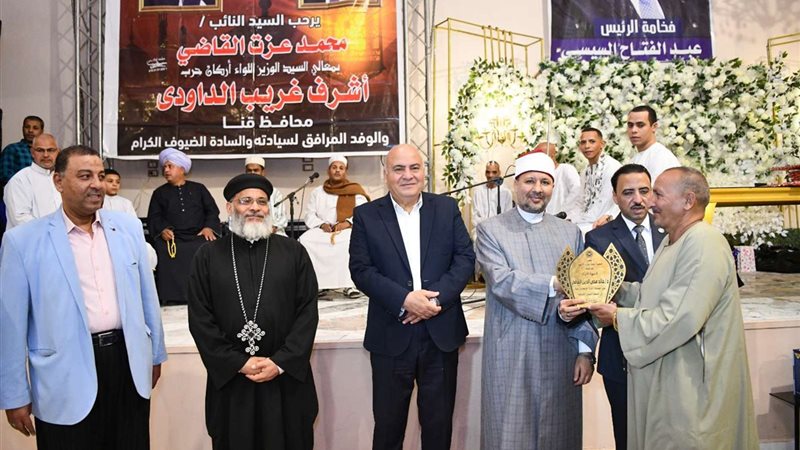 محافظ قنا
