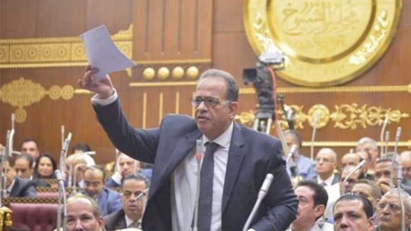 النائب طارق عبد العزيز