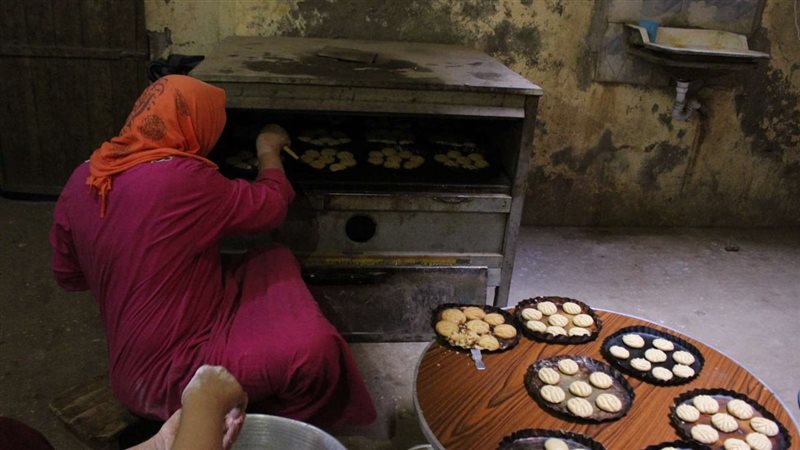 صناعة كعك العيد بأسيوط