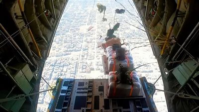 مصر تكثف أعمال الإسقاط الجوى للمساعدات الإنسانية على شمال غزة