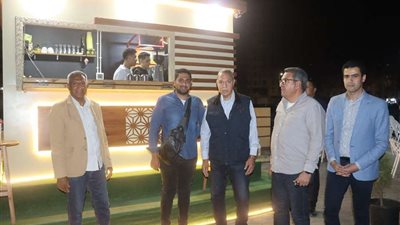 محافظ القليوبية يتفقد مشروعات عربات الطعام المؤجرة للشباب في البر الغربي ببنها