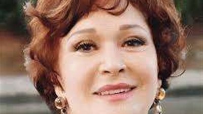 لبلبة تتبرع بفستانها في 